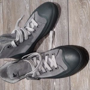 Sorel mens gray suede lace up rubber soled winter boots. NWT. Size 8.5